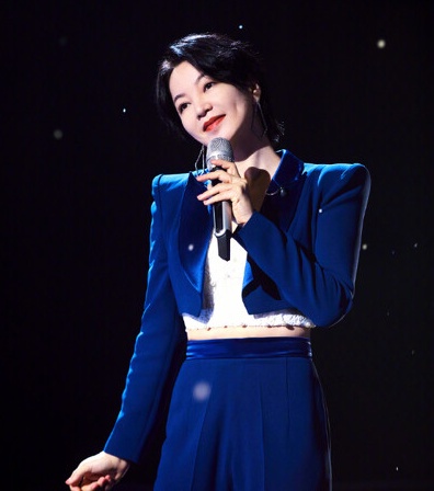 不再是諧星！阿雅18歲出道《銼冰進行曲》爆紅　當紅淡出「43歲再登舞台蛻變」滿滿知性美：爸爸會為我驕傲