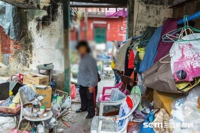 丈夫兒子過世75歲獨居嬤撿回收、住破屋度日　月花千元租屋仍需借廁所
