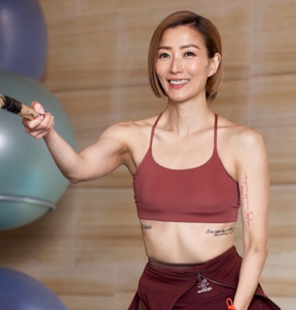 擁抱變老的自己！鄭秀文帥喊「50不用活得像18」樂曬健美照　無懼年齡「堅強走出婚變風波」