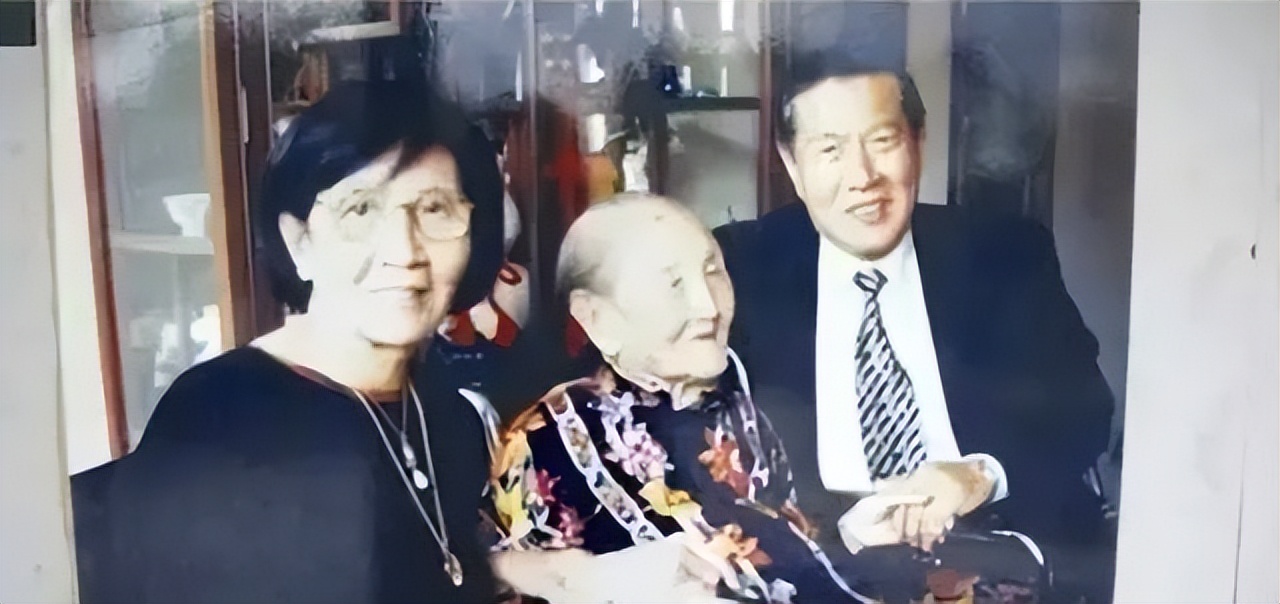 她19歲嫁人52歲守寡！卻養育了「13個博士」柯林頓都對她讚不絕口　活了106歲「家訓僅12字」