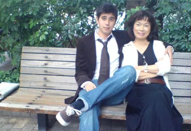 「不必追」！龍應台感人自白「明白父母心」　所謂父母子女「不過是一場場目送」