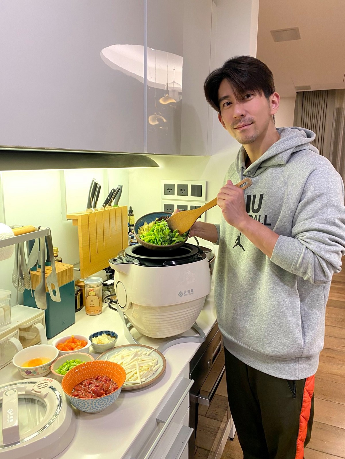 教育藏日常！修杰楷自招「最受不了咘咘個性」把她罵哭　咬牙忍耐「發願1個月」不對小孩大小聲