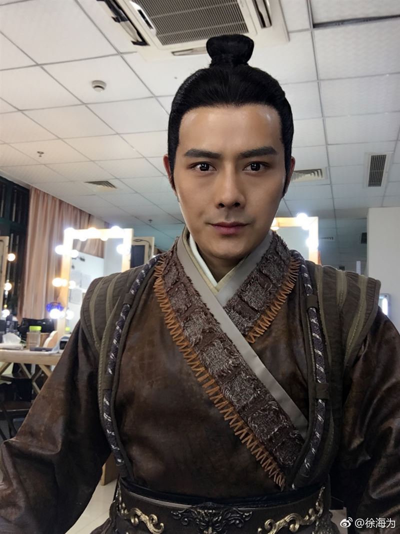 失業回老家！37歲男星「擺地攤賣菜」被笑太落魄　親曝近況「高EQ回應」網讚翻
