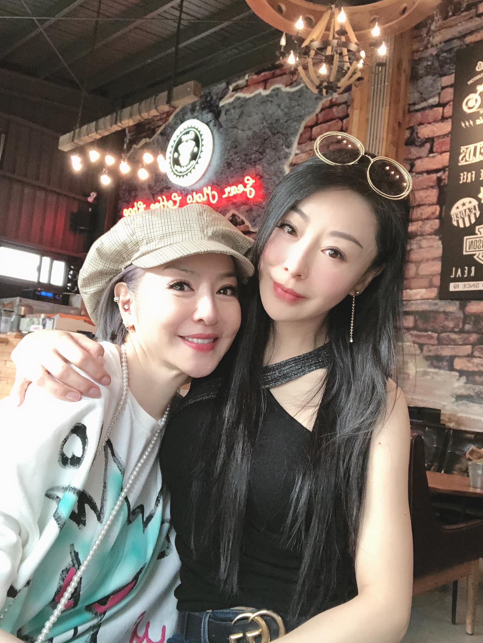 57歲辣姊曝光！曾莞婷「合體內衣皇后亮相」曝18年姊妹緣　副業全賠光「投資自己最賺」