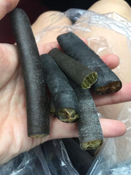 肯定有吃過！他曬出「神秘棒狀黑管」到底是什麼　內行人一看激推「炒九層塔跟煮湯超讚」：脆脆的