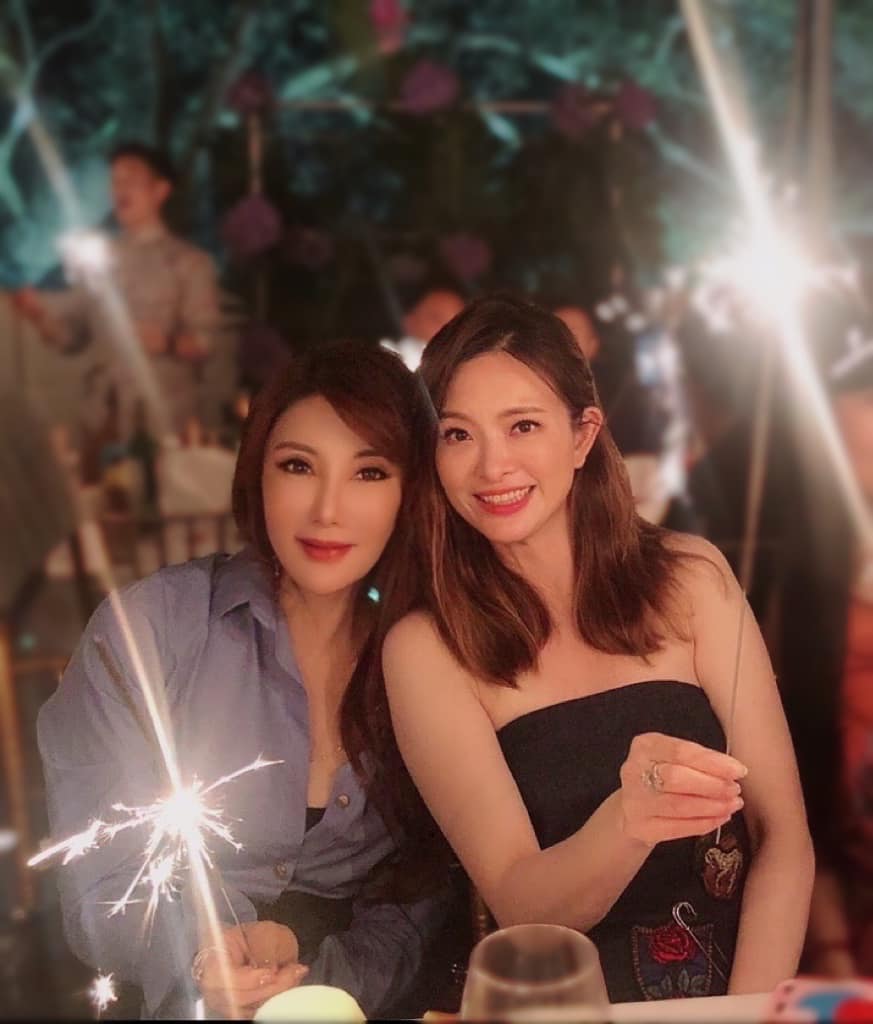 劉真47歲冥誕！20年閨蜜曬合照「花路中看見妳的身影」　心碎喊話「謝謝帶給我美好」：你去遠了