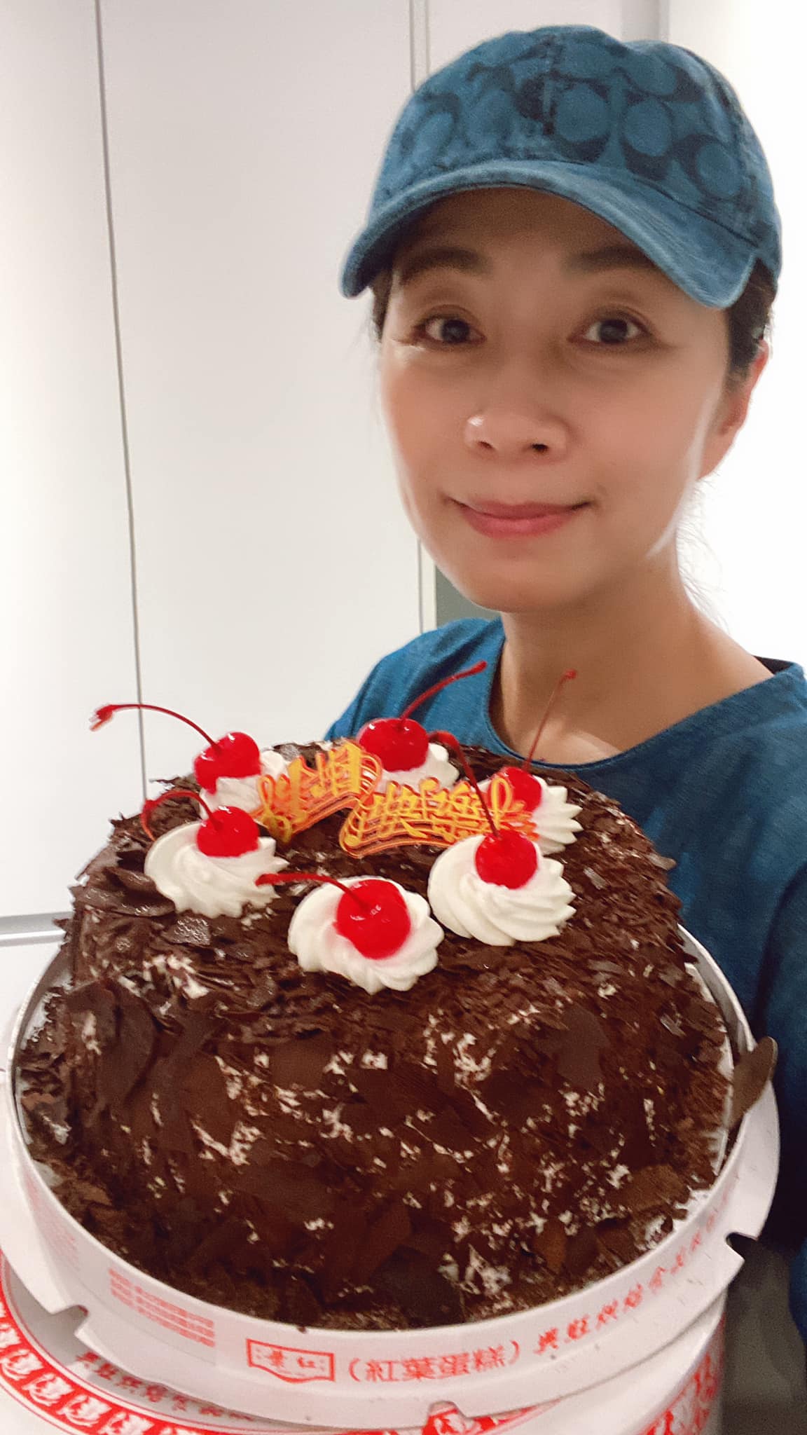 默默57歲了！方文琳「同框2校花級女兒」顏值不輸年輕人　「興致勃勃嘗試」立刻上手：身材根本20歲