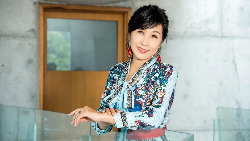 唱紅八點檔主題曲！68歲凍齡嬤「被譽嘉義白嘉莉」背景遭起底　「坐擁80間美髮分店」客人全是巨星