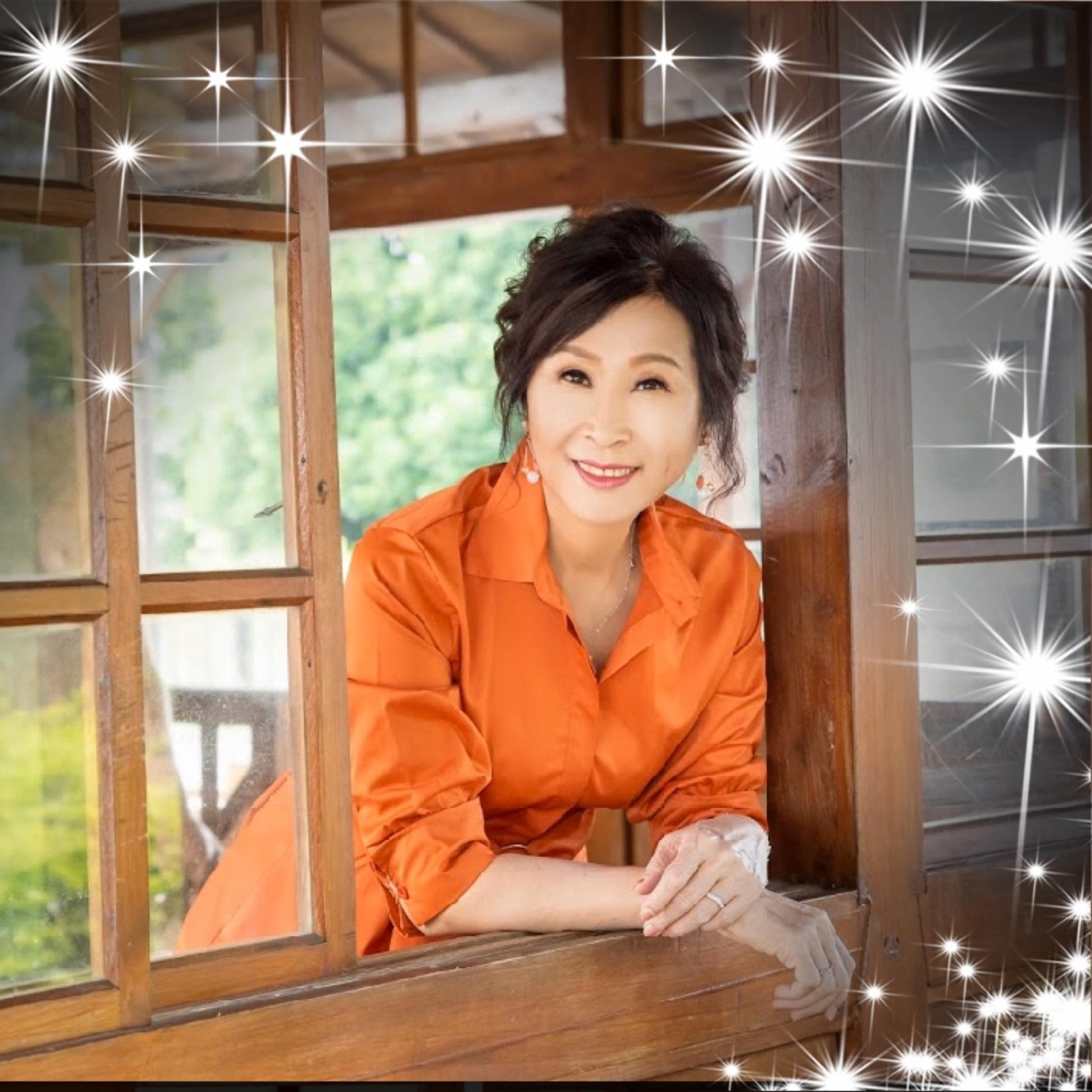 唱紅八點檔主題曲！68歲凍齡嬤「被譽嘉義白嘉莉」背景遭起底　「坐擁80間美髮分店」客人全是巨星