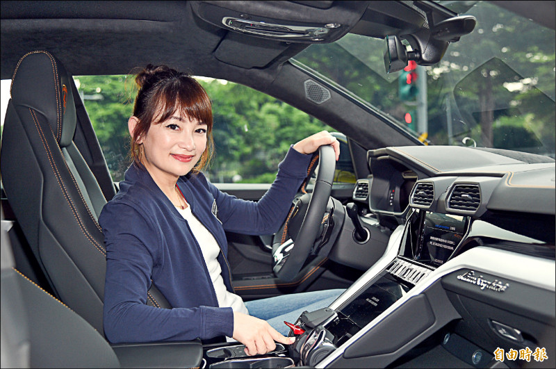 6度叩關金曲歌后！張涵雅議員尪「送千萬超跑休旅車」當生日禮　爆老公為「小老婆」臭臉爆走