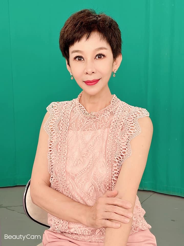 行腳節目始祖！女星無心插柳「接下主持棒爆紅」　堅持不婚「大方辦生前告別式」半年更新遺囑一次