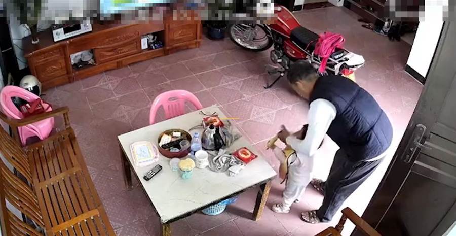 生女兒公公狂嫌！常說不喜歡孫女　偶然看監視器見「爺孫獨處一幕」兒媳心酸落淚
