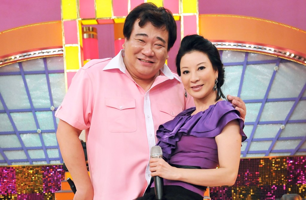 貸款繳不下去！楊繡惠直播說溜嘴「白雲現在超有錢」　男方認了「怕債主找上門」笑嘆：當時拔太慢
