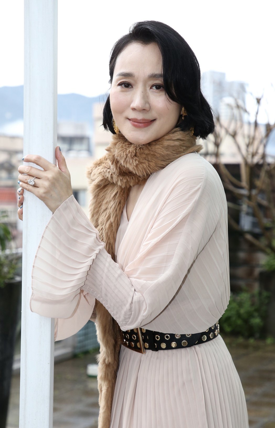 嫁百億富商6年！玉女掌門人大曬「超近距離淡妝照」　粉絲一看驚呆「愛情是天然保養品」