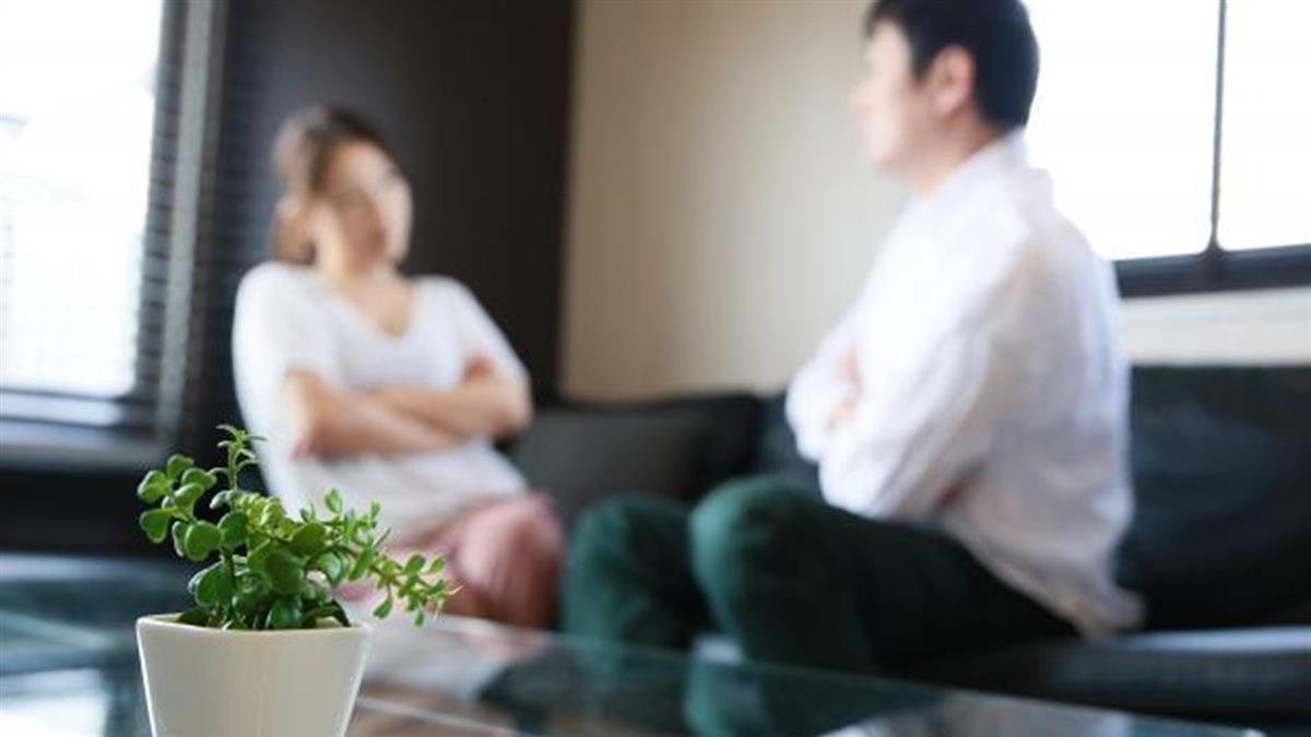 笑貧不笑娼！「男友年薪150萬」父母嫌不夠多　逼女兒分手嫁有錢人：不然我們沒辦法退休