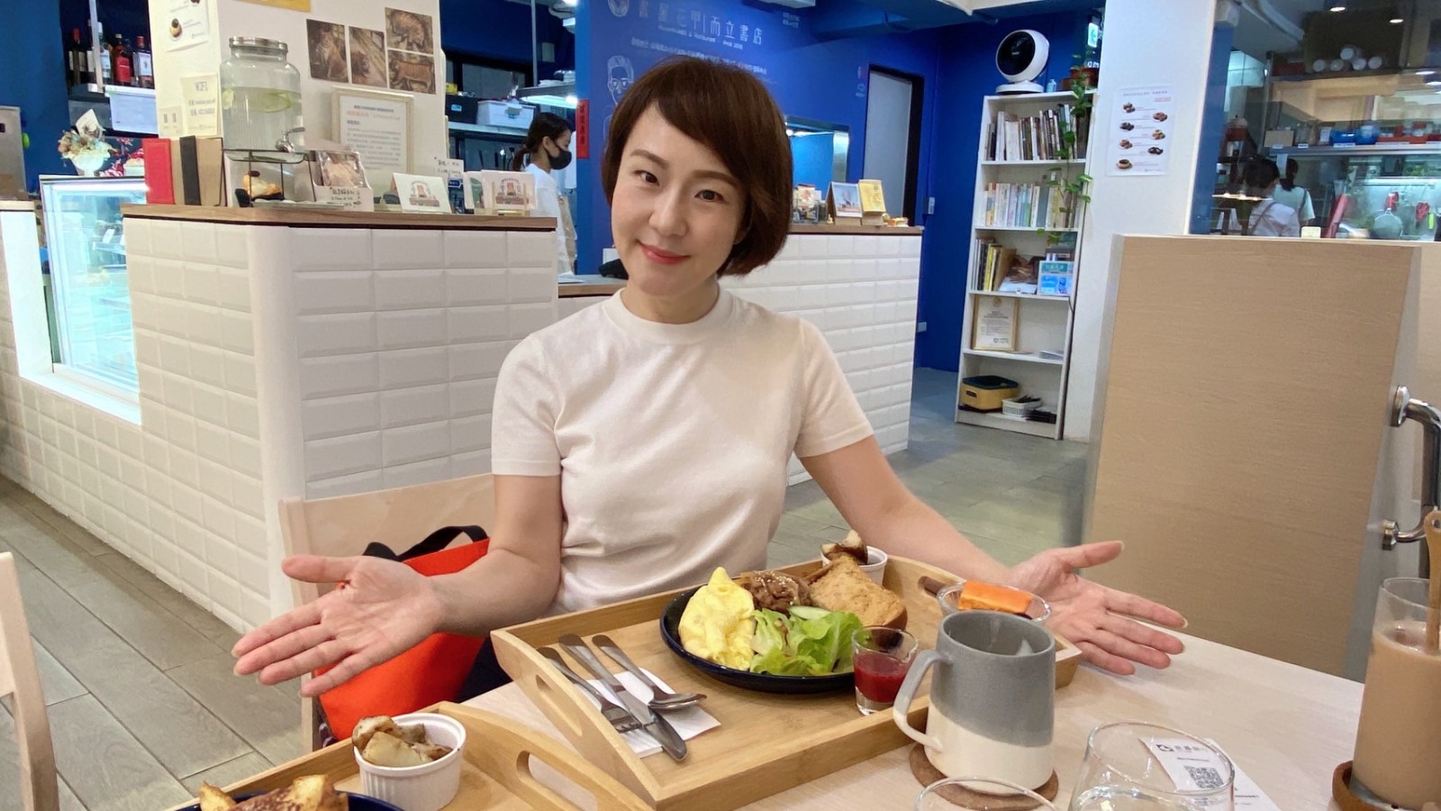 婆媽最愛她！名主持「閃辭25年老牌節目」觀眾難以接受　帶領團隊「創6億銷售佳績」電視台爭模仿