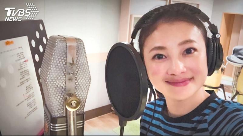 聽牌金曲歌后！議員夫人「被拱參選」：金曲結束有得忙了　曝戀愛往事甜喊「再生一個沒問題」