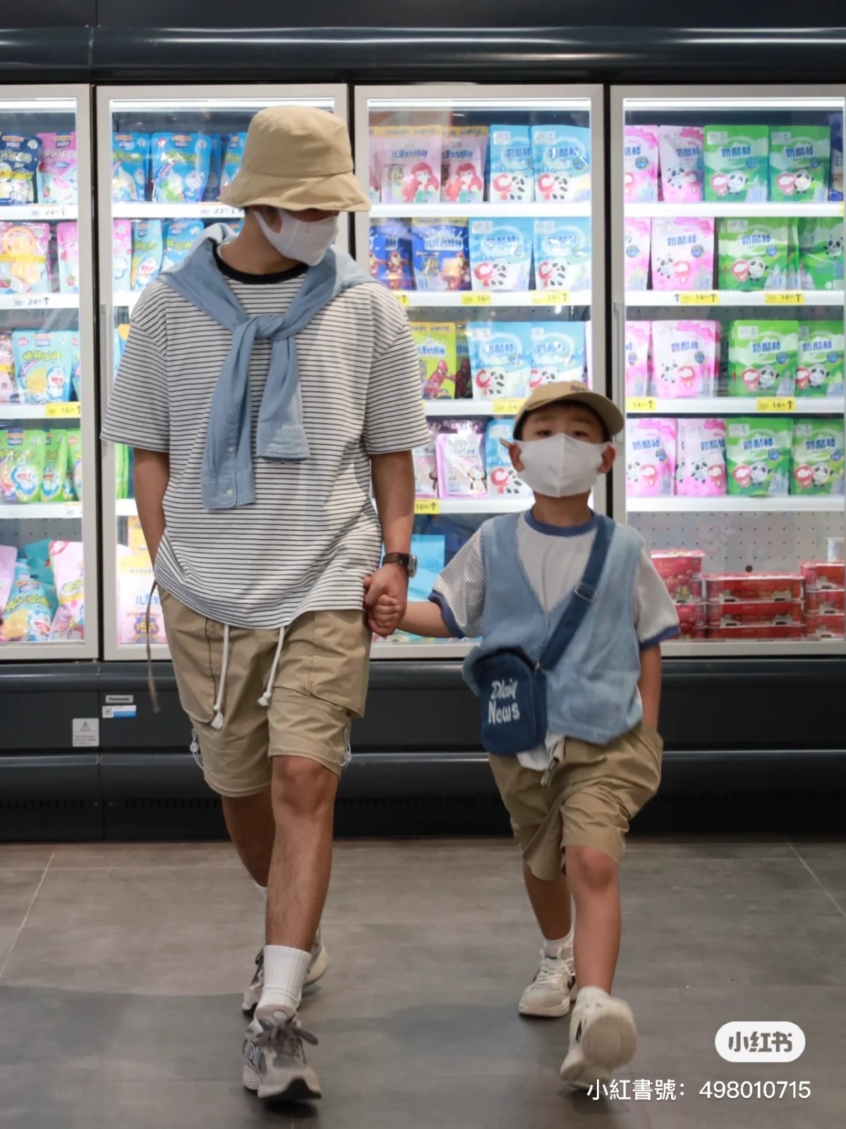 根本模特走秀❤️型男爸「牽兒子到超市逛街」穿搭超潮　驚喜曝全家照「媽媽美貌藏不住」顏值都超高
