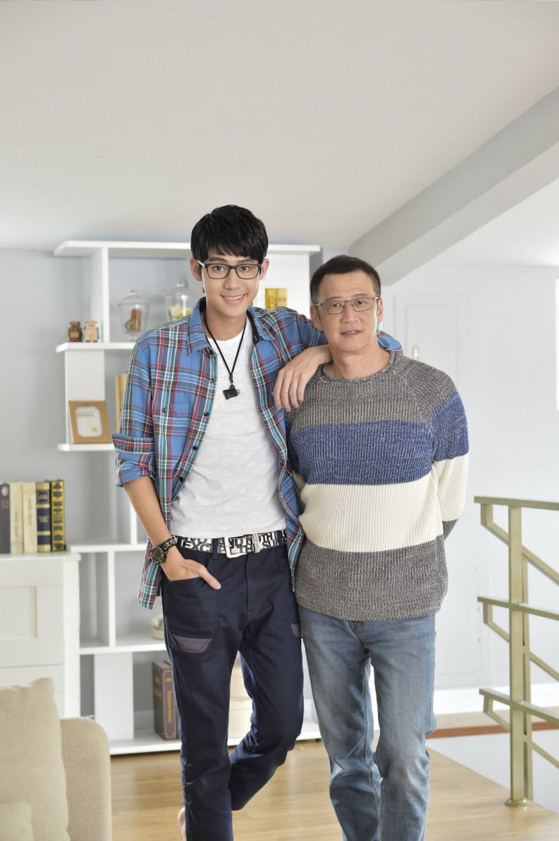 退回父子關係！李亞明決定「放生李玉璽」：約滿不續　承認曾爆衝突「是資源最少藝人」