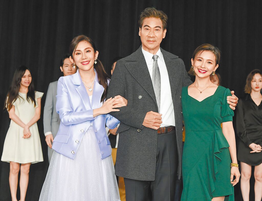 嘴裡罵心裡疼！翁家明曾吼「家不溫暖不要住」愛女甩門奔出　他轉身拿傘追去「爸爸舉白旗投降」