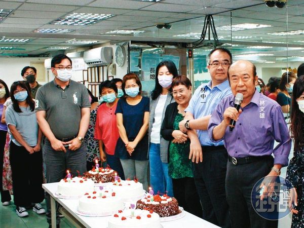 人力銀行家族反目!85歲老董「爺孫戀生2歲子」把長子趕出公司 不滿「神鬼搬運7000萬」怒告法院