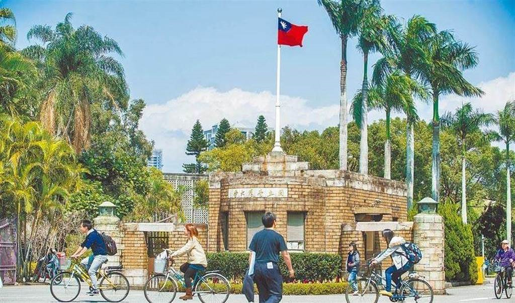 母子淨身出戶10年！她「被婆家欺負」連兒也被嫌　單親帶大「兒子考上台大」前婆婆卻邀功：祖先有保佑