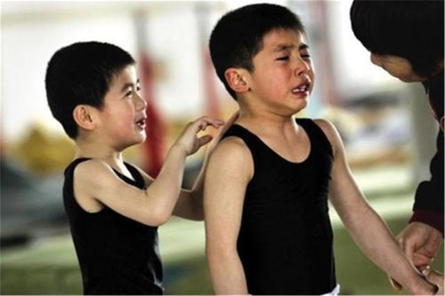 被人欺負！孩子問「我被打了可以還手嗎？」　媽媽的「高情商回答」挽救孩子的一生