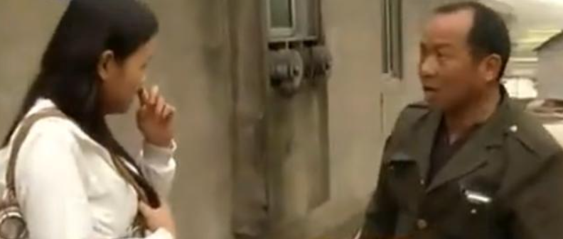 離奇曲折！女孩帶未婚夫「祭拜初戀男友」卻找不到墓地　在鐵籠中「見到活人」真相曝光