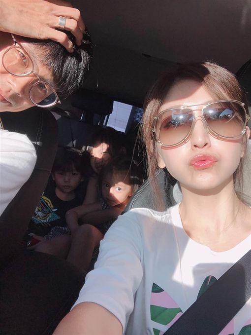 逃過一劫！阿翔老婆「倒車壓死亡邊線」險一屍兩命　救命恩人「留下空號消失9年」女兒：他是鬼！