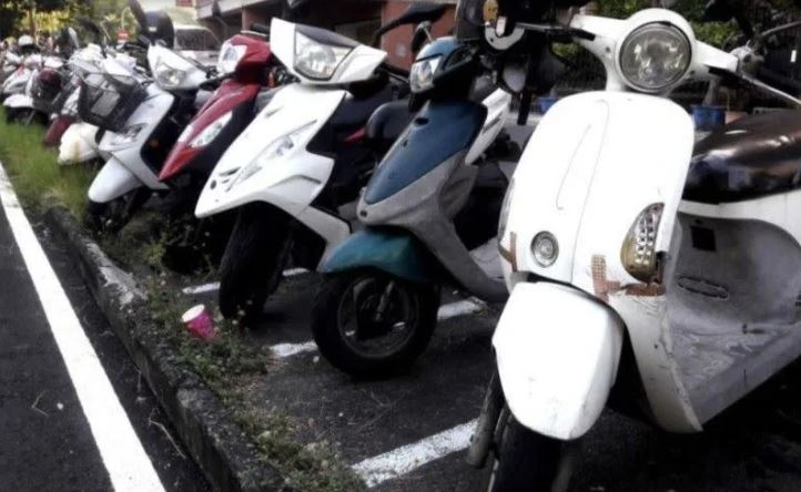 機車被撞爛！車行老闆維修喊「檢查先收1千」合理嗎　網曝內幕「就怕被黑店坑」