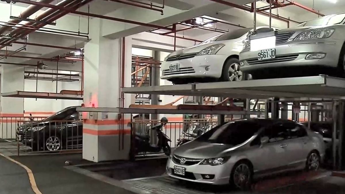 逃過一劫！阿翔老婆「倒車壓死亡邊線」險一屍兩命　救命恩人「留下空號消失9年」女兒：他是鬼！