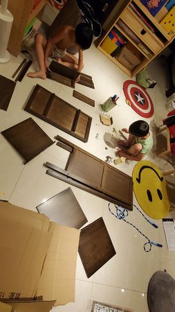 在校是問題學生！陳仙梅7歲兒「突自告奮勇幫媽」化身小暖男　獨力組櫃成品曝「比尪還可靠」