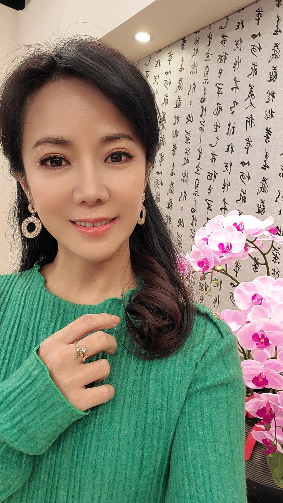 在校是問題學生！陳仙梅7歲兒「突自告奮勇幫媽」化身小暖男　獨力組櫃成品曝「比尪還可靠」