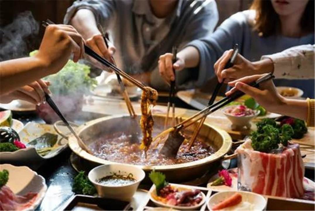 長大後沒本事的孩子！吃飯時多半會有3個「壞習慣」　家長「發現一個」就得及時糾正