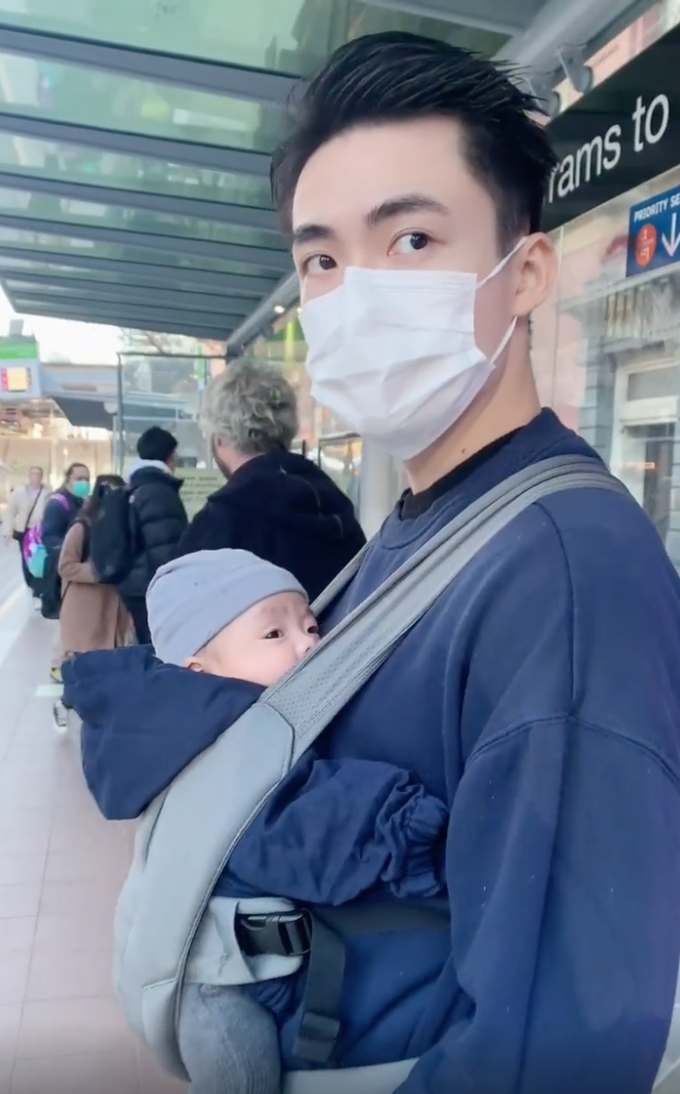 還以為是哥哥!超帥奶爸「露半臉甜蜜曬娃」日常瘋傳 全家福「老婆美女顏值」簡直神仙夫妻❤️
