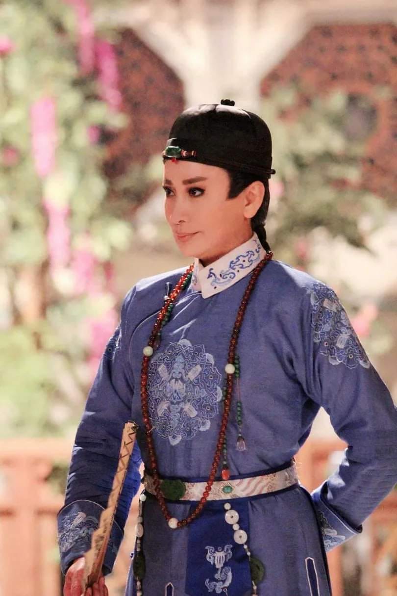 感動萬分！陳亞蘭「台師大碩士畢業」獲傑出學生肯定　求學「一口氣接2部大戲」連恩師都讚：好不容易