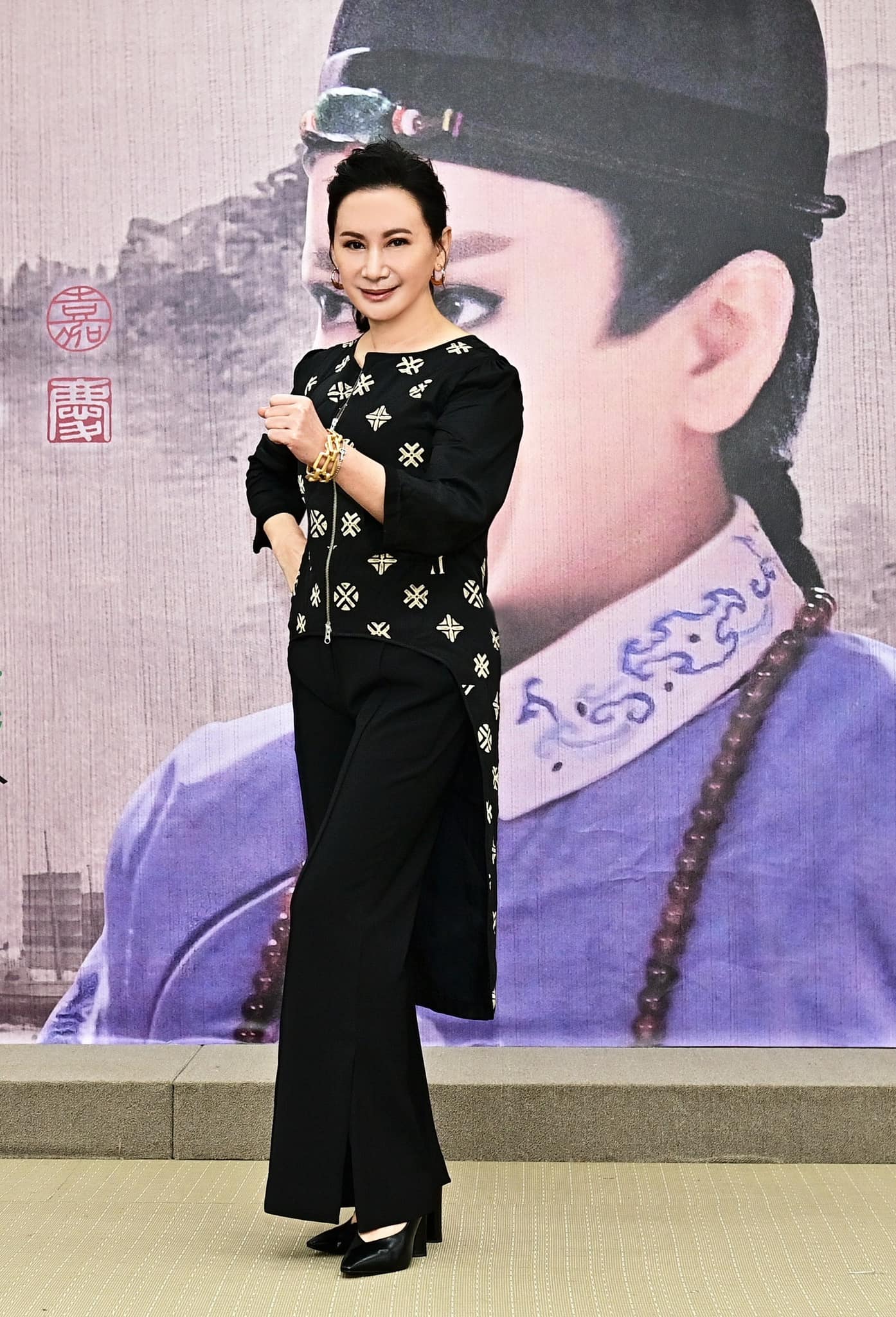 感動萬分！陳亞蘭「台師大碩士畢業」獲傑出學生肯定　求學「一口氣接2部大戲」連恩師都讚：好不容易