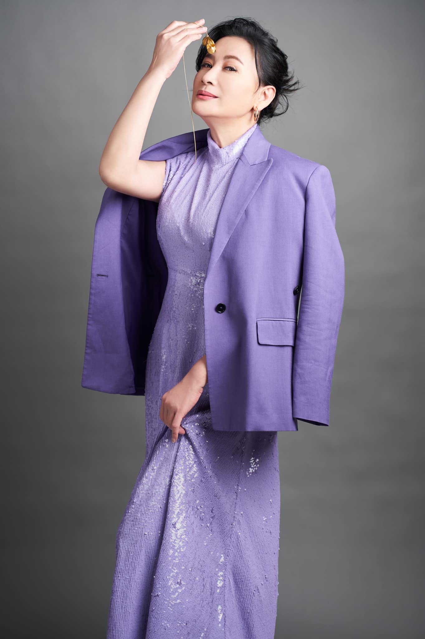 感動萬分！陳亞蘭「台師大碩士畢業」獲傑出學生肯定　求學「一口氣接2部大戲」連恩師都讚：好不容易