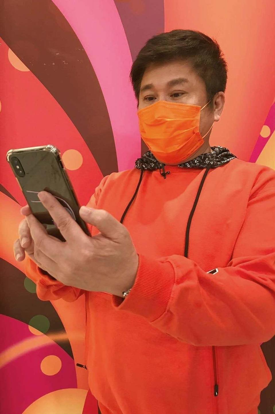 手上僅剩2節目！胡瓜被爆想退休了「愛妻親揭真相」　笑曝「瓜哥學電腦叫外送」夫妻分工合作