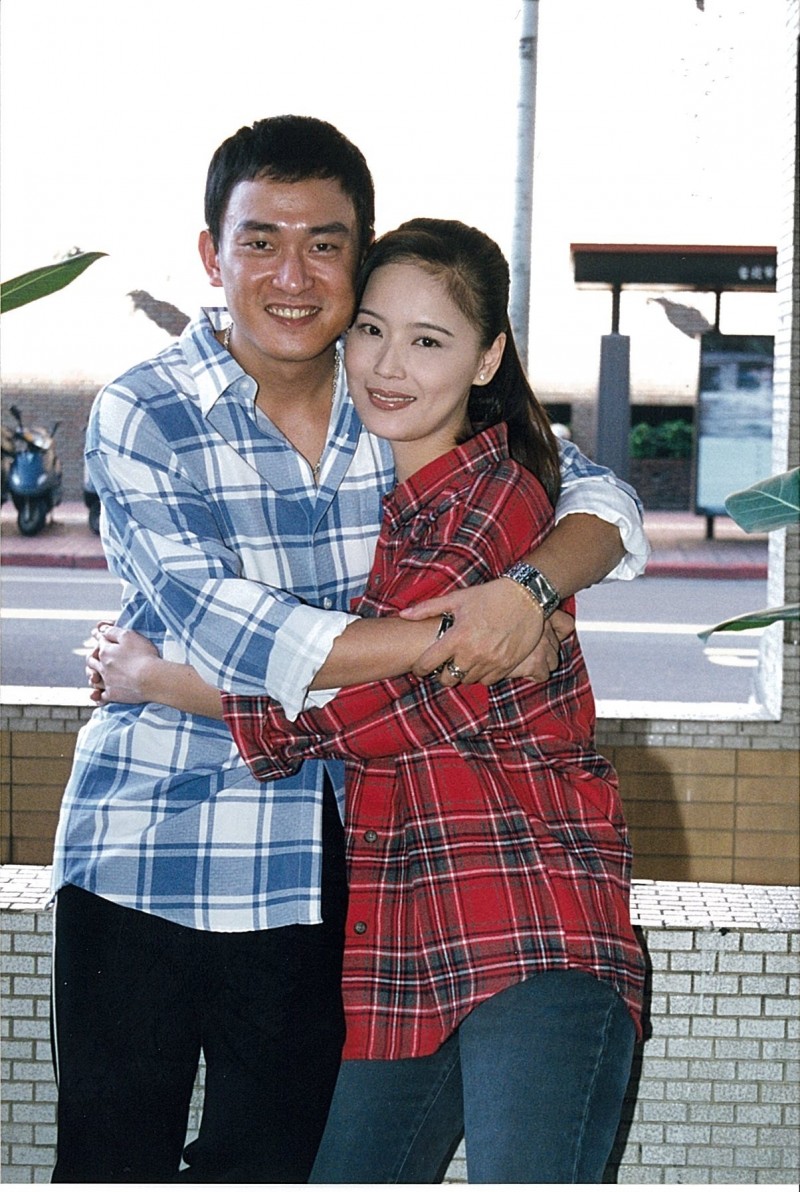 從小被笑沒娘！51歲女星和爸相依「7歲到工地搬磚頭養家」　靠自己轉運「買2500萬孝親房」憾父來不及享福