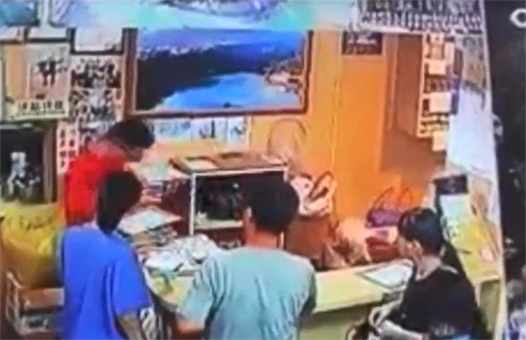 7名男女駕BMW聚餐！消費3700元搶著買單　「櫃檯前僵持不下」結局讓老闆娘錯愕