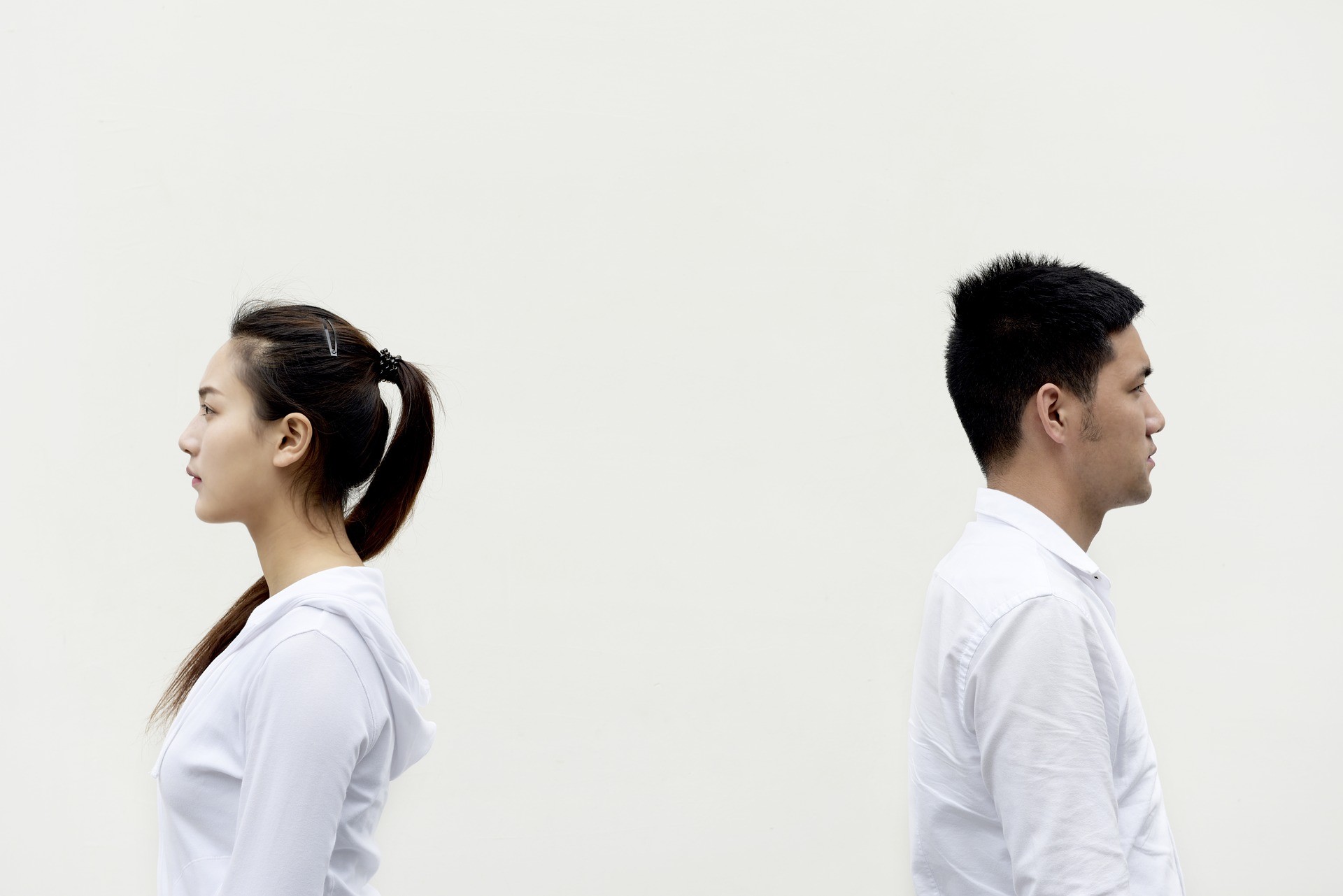 幫弟弟買房！她擅自領走「尪2千萬存款」老公刷簿氣炸　「人妻超慘下場曝」上網討拍反被酸：娶到你才衰
