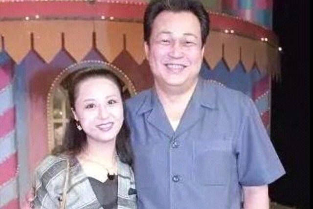演活包青天！金超群感謝妻「戲酬低她從不離棄」　婚事曾遭反對「用真心打動岳父」恩愛逾30年現況曝光