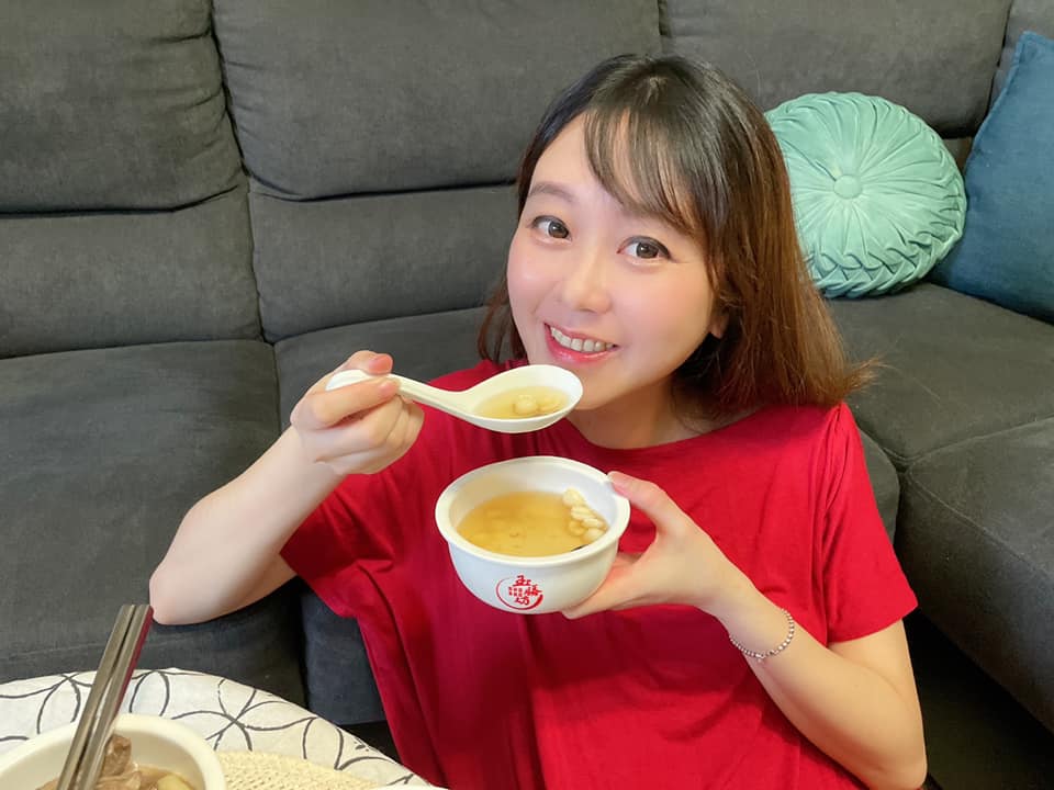美女主播驚險產子路！龍鳳胎早產插管求生，夫婦淚訴：「隔著保溫箱的擁抱」