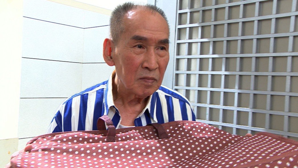 嘆老藝人舞台少！資深男星不拍戲「致力回饋社會」變監獄教誨師　「攜兒開日照中心」趁還有體力