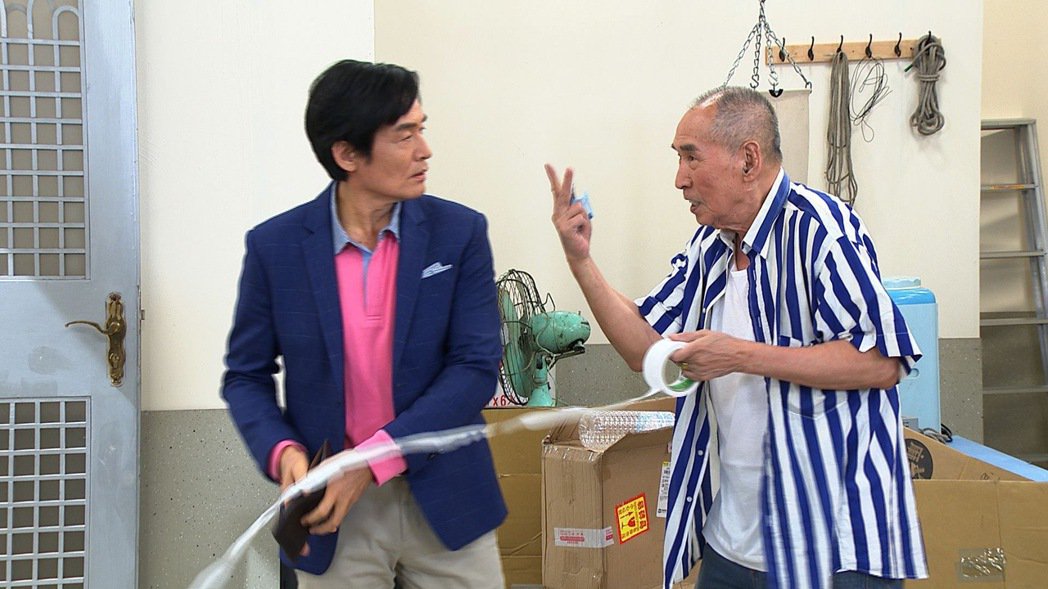 嘆老藝人舞台少！資深男星不拍戲「致力回饋社會」變監獄教誨師　「攜兒開日照中心」趁還有體力
