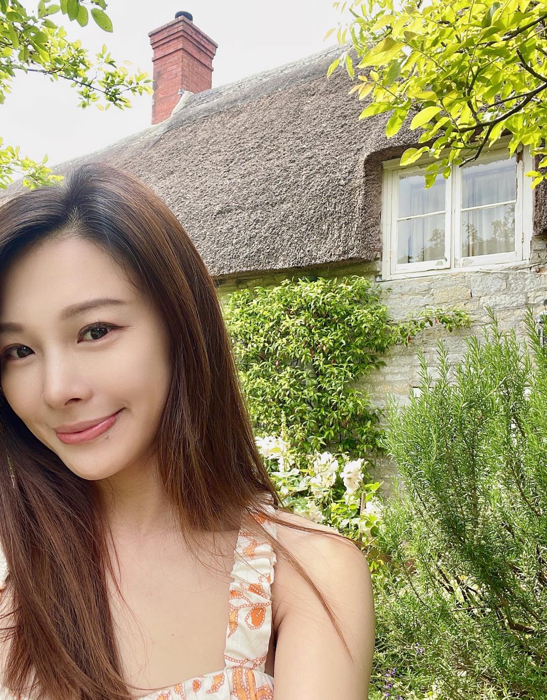 4歲兒不受控！艾莉絲兒「好奇翻別人購物籃」　急道歉被阻止「陌生奶奶下秒舉動」超暖心