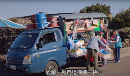 雜貨店始祖！路上驚見「百貨敞篷車」勾眾人回憶　67年級生笑曝「根本小北百貨前身」出沒地點曝光