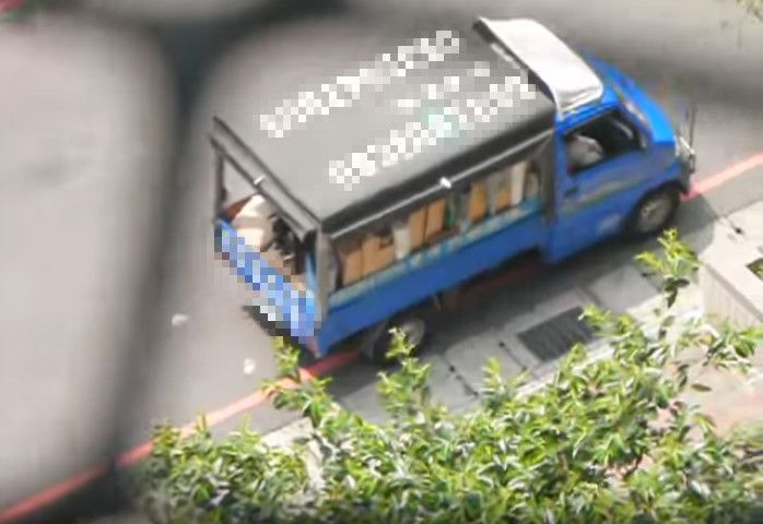 雜貨店始祖！路上驚見「百貨敞篷車」勾眾人回憶　67年級生笑曝「根本小北百貨前身」出沒地點曝光