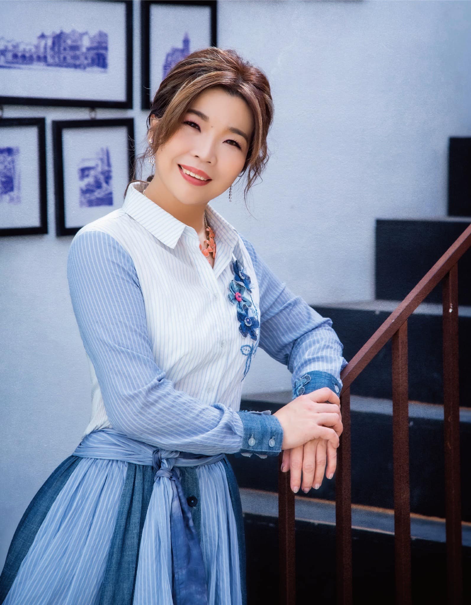 媽媽歡喜就好！《紅人榜》女星「勇破20關出專輯」全為失智的她　「回家鄉開簽唱會」阿母盛裝打扮
